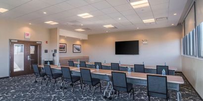 Spacious meeting room at Hampton Inn Chicago North/Loyola Station.