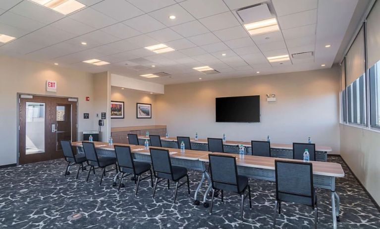 Spacious meeting room at Hampton Inn Chicago North/Loyola Station.