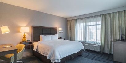 King bed with work desk at Hampton Inn Chicago North/Loyola Station.