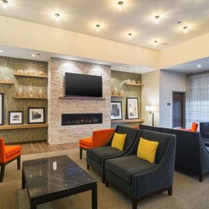 Lobby and coworking lounge at Hampton Inn Chicago North/Loyola Station.