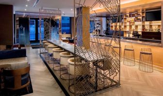 Hotel bar perfect for coworking at Hilton Brooklyn New York.