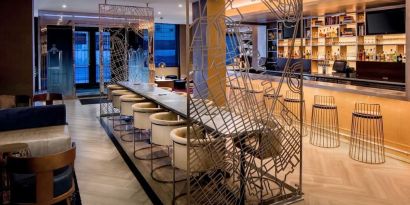 Hotel bar perfect for coworking at Hilton Brooklyn New York.