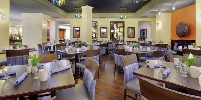 Breakfast area perfect for coworking at DoubleTree By Hilton Orlando Downtown.
