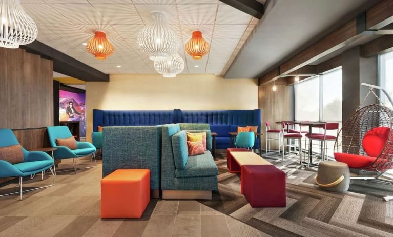 Lobby and coworking lounge at Tru By Hilton Milwaukee Brookfield.