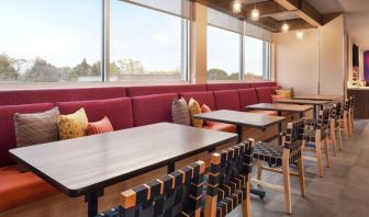 Dining area perfect for coworking at Tru By Hilton Milwaukee Brookfield.