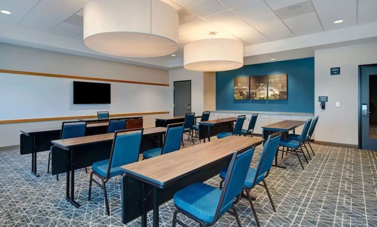 Meeting room at Hampton Inn & Suites Sunnyvale Silicon Valley.