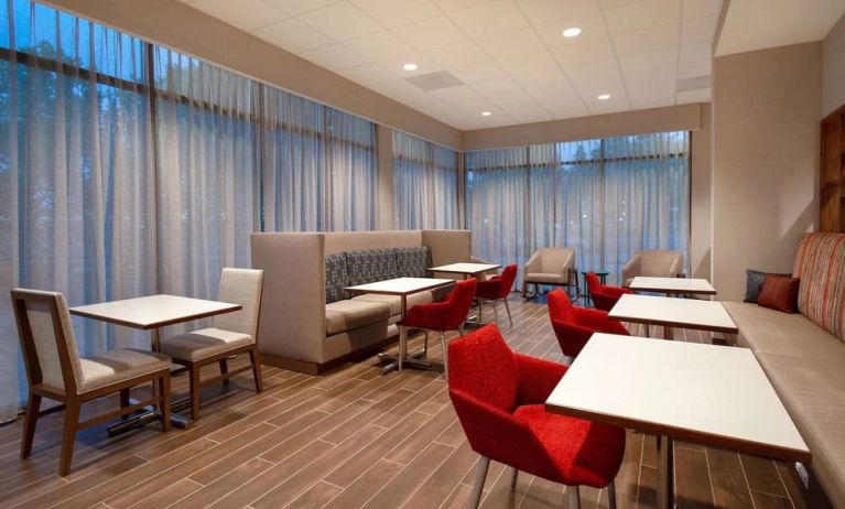 Breakfast area at Hampton Inn & Suites Sunnyvale Silicon Valley.