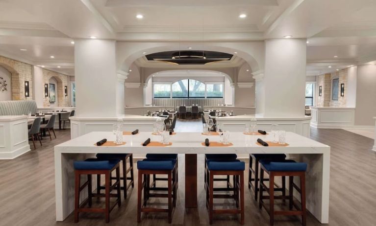 Dining area perfect for coworking at Hilton Dallas Lincoln Centre.