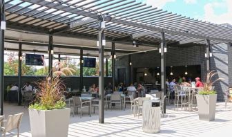 Alfresco dining at Hilton Anatole.