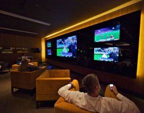 One of the 4 bars at Hilton Anatole.