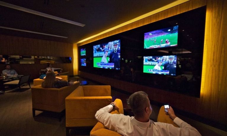 One of the 4 bars at Hilton Anatole.