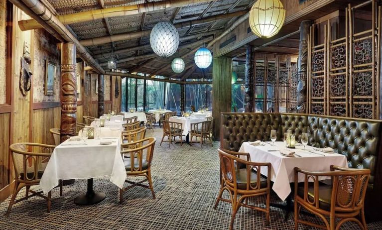 Dining area perfect for coworking at Hilton Atlanta.