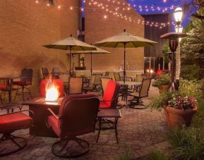 Outdoor garden with seats perfect for coworking at Hilton Chicago-Northbrook.