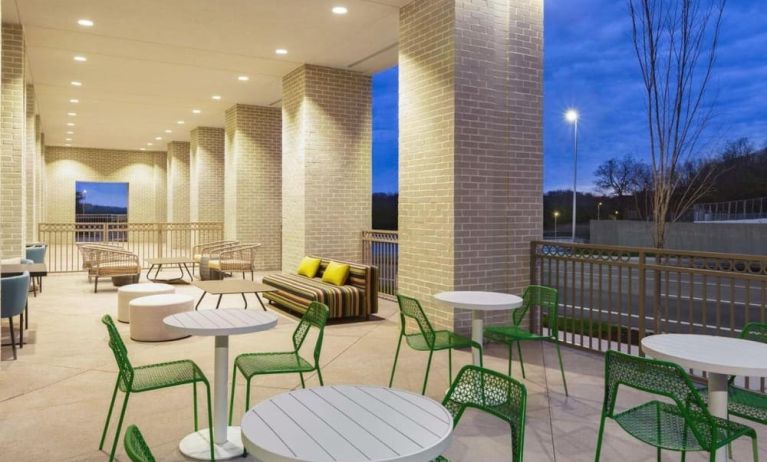 Outdoor seating area at Hilton Garden Inn Nashville West End Avenue.