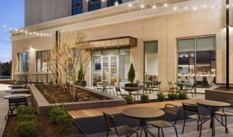 Outdoor seating at Hilton Garden Inn Nashville West End Avenue.