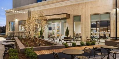 Outdoor seating at Hilton Garden Inn Nashville West End Avenue.