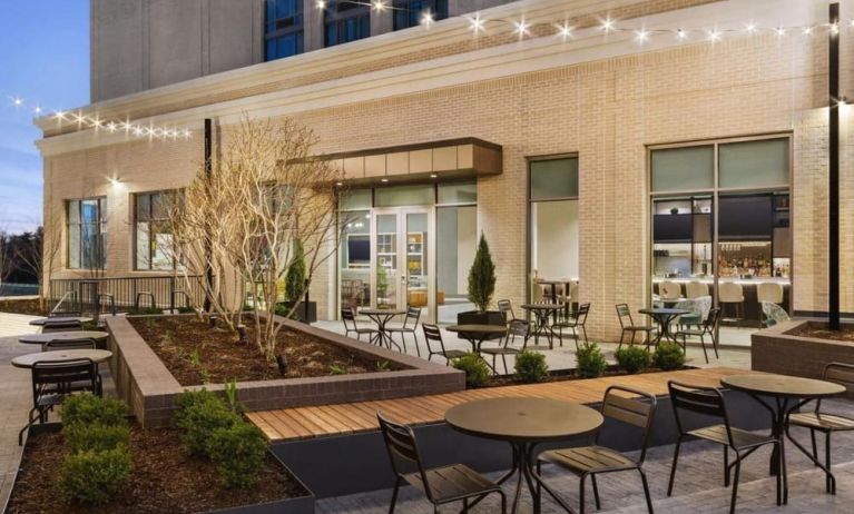 Outdoor seating at Hilton Garden Inn Nashville West End Avenue.