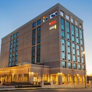 Exterior view of Hilton Garden Inn Nashville West End Avenue.