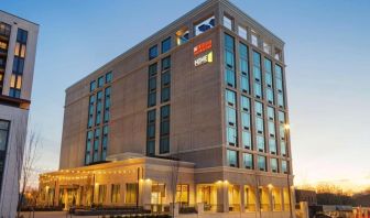 Exterior view of Hilton Garden Inn Nashville West End Avenue.