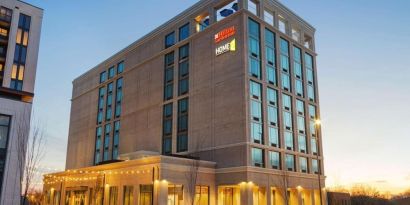 Exterior view of Hilton Garden Inn Nashville West End Avenue.