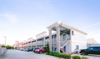 Hotel exterior and parking area at Express Inn - Spring.