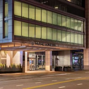 Entrance at Royal Sonesta Chicago River North.