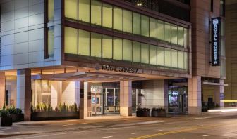 Entrance at Royal Sonesta Chicago River North.