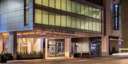 Entrance at Royal Sonesta Chicago River North.