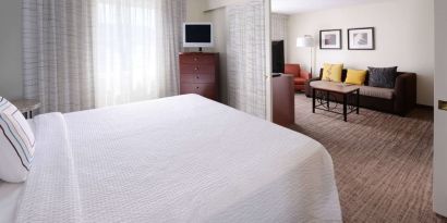 Day use suite with lounge area at Sonesta ES Suites Dallas Medical Market Center.