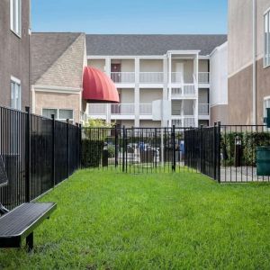 Outdoor patio at Sonesta ES Suites Dallas Medical Market Center.