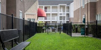 Outdoor patio at Sonesta ES Suites Dallas Medical Market Center.