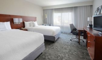 Day use twin room with workdesk at Sonesta Select Dallas Central Expressway.