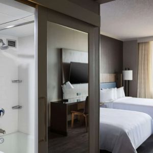 Day use twin room with work desk and privathe bathroom at Sonesta Nashville Airport.