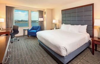 Bright king suite with view at Hilton Philadelphia At Penn's Landing.