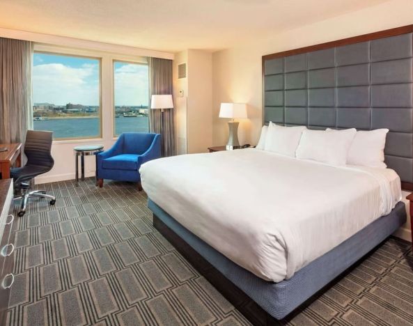 Bright king suite with view at Hilton Philadelphia At Penn's Landing.