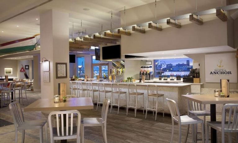 Hotel bar at Hilton Philadelphia At Penn's Landing.