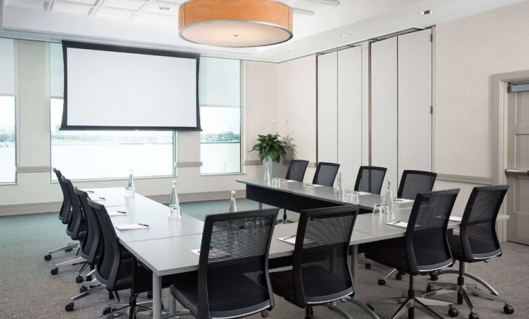 Meeting room with natural light at Hilton Philadelphia At Penn's Landing.