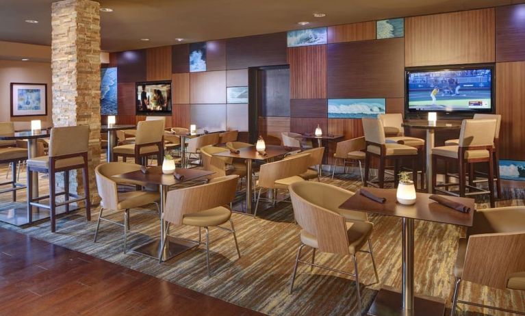 Dining area perfect for coworking at Embassy Suites By Hilton San Diego-La Jolla.