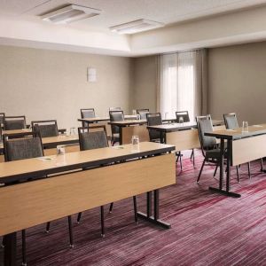 Professional meeting room at Sonesta Select Whippany Hanover.