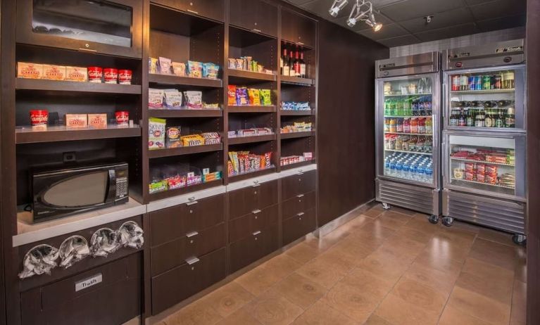 Convenience store at Sonesta Select Columbia.