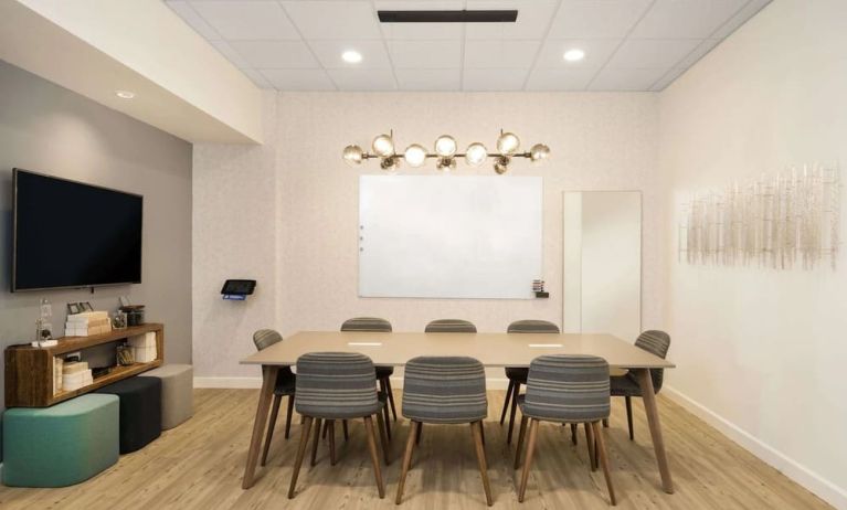 Casual meeting room at Sonesta Milwaukee West Wauwatosa.