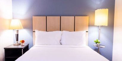 King bed at Sonesta Simply Suites Dallas Galleria.