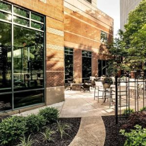 Hotel patio with seating area at Sonesta Columbus Downtown.