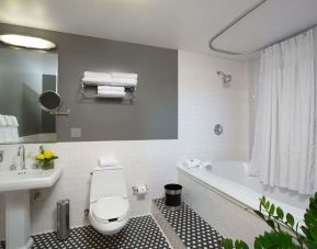 Private guest bathroom with combined shower and tub at Sonesta Columbus Downtown.