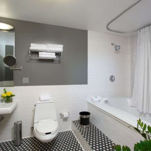 Private guest bathroom with combined shower and tub at Sonesta Columbus Downtown.