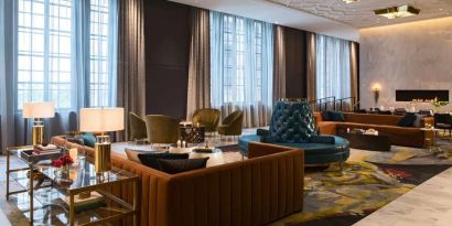 Comfortable and stylish lobby lounge with fireplace at The Allegro Royal Sonesta Hotel Chicago Loop.