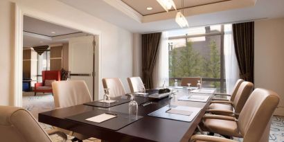 Professional meeting room at Hilton Orrington/Evanston.