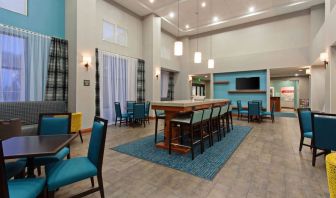 Dining area at Hampton Inn & Suites Clovis-Airport North.