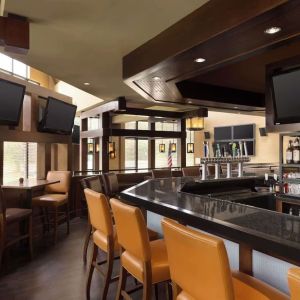 On-site bar at DoubleTree By Hilton Hartford - Bradley Airport.
