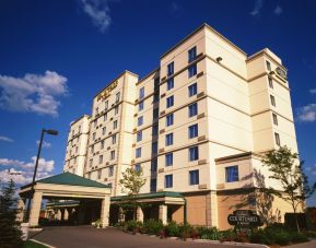 Hotel exterior at Courtyard By Marriott Toronto Airport.